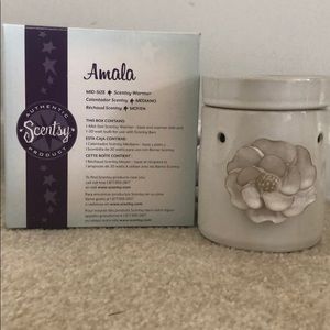 Scentsy Amala wickless candle